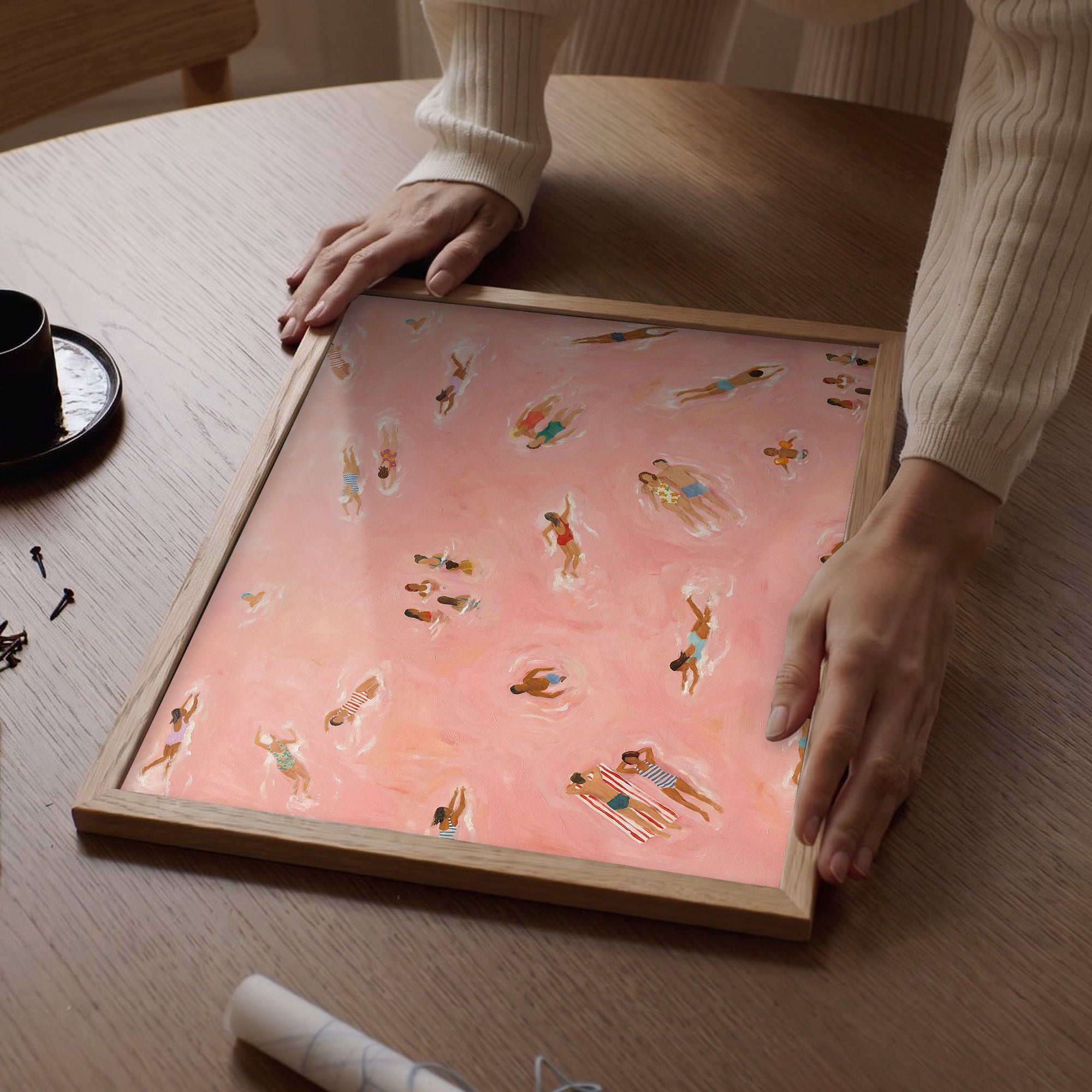 "Pembe Suda Yüzen İnsanlar" Poster Baskı